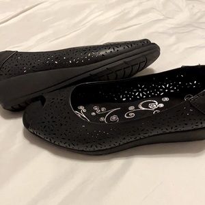 Bare traps women’s casual shoes